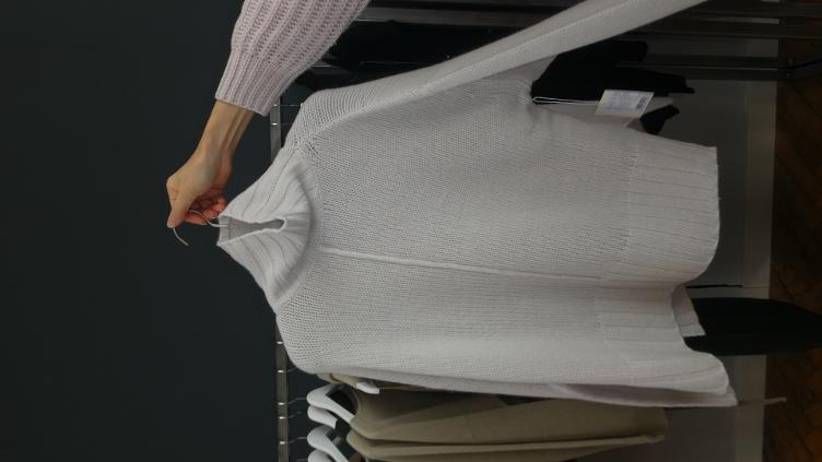 Stehkragenpulli beige