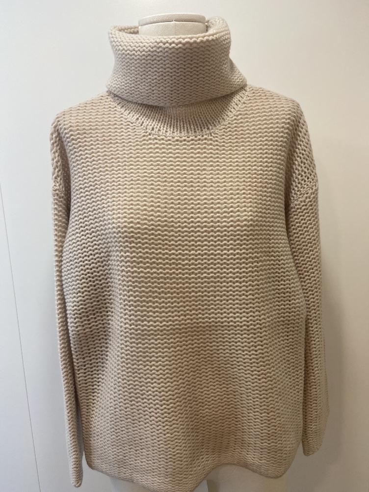 Rollkragenpulli beige