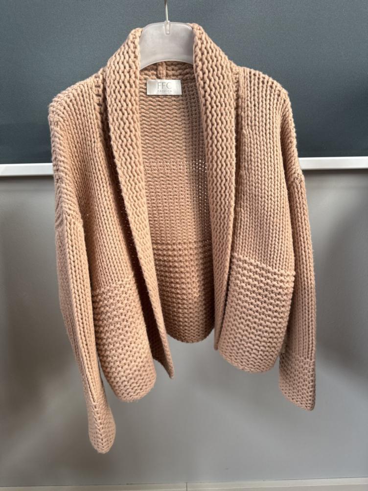 Strickjacke offen camel