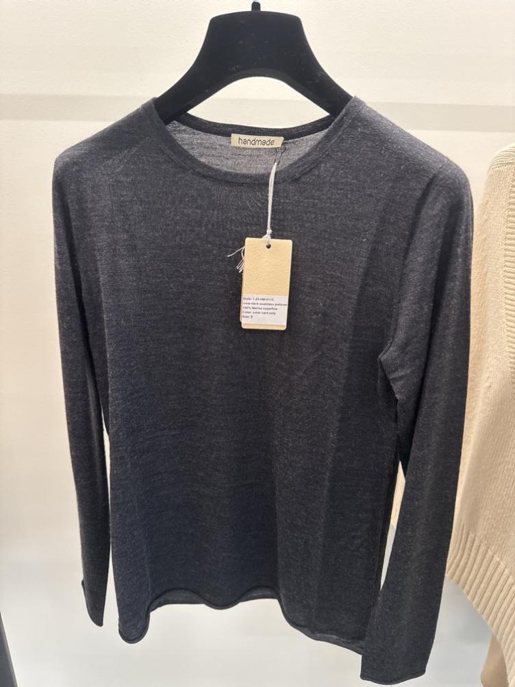 Pulli black