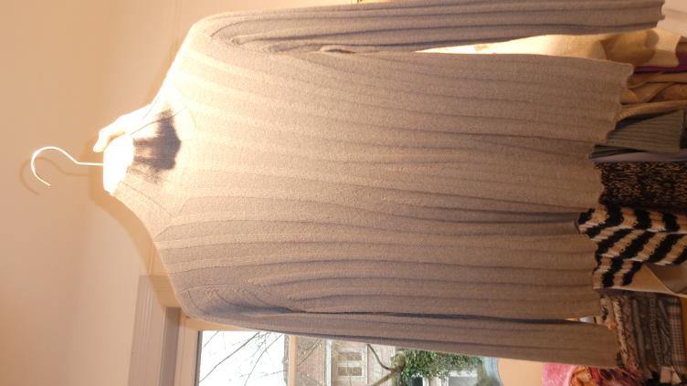 Pulli grau
