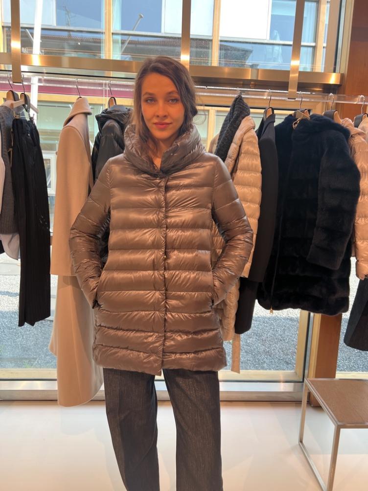 lange Daunenjacke camel
